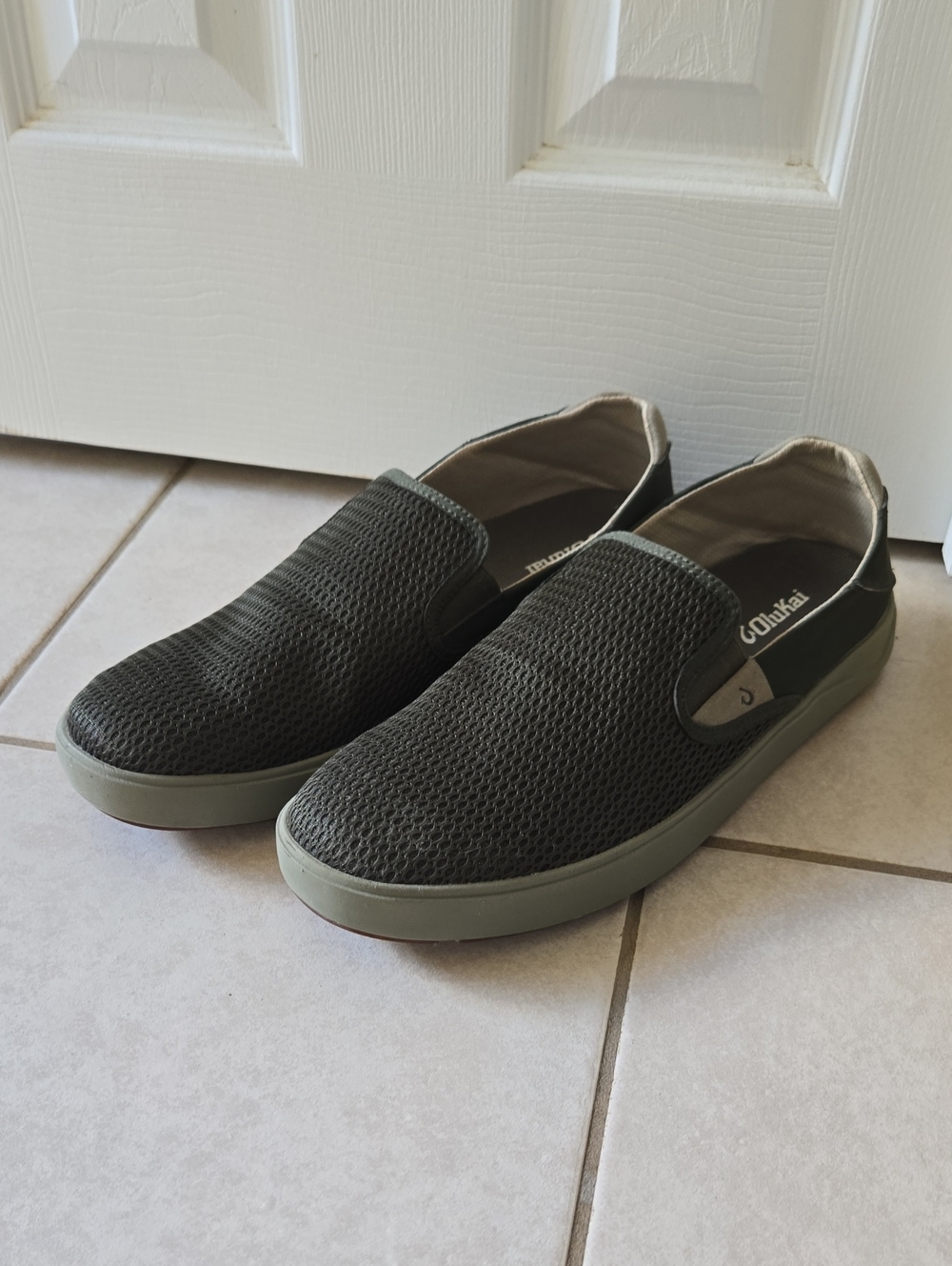 OluKai Lae'ahi Men's Slip-On Shoes Olive and Dark Green 13